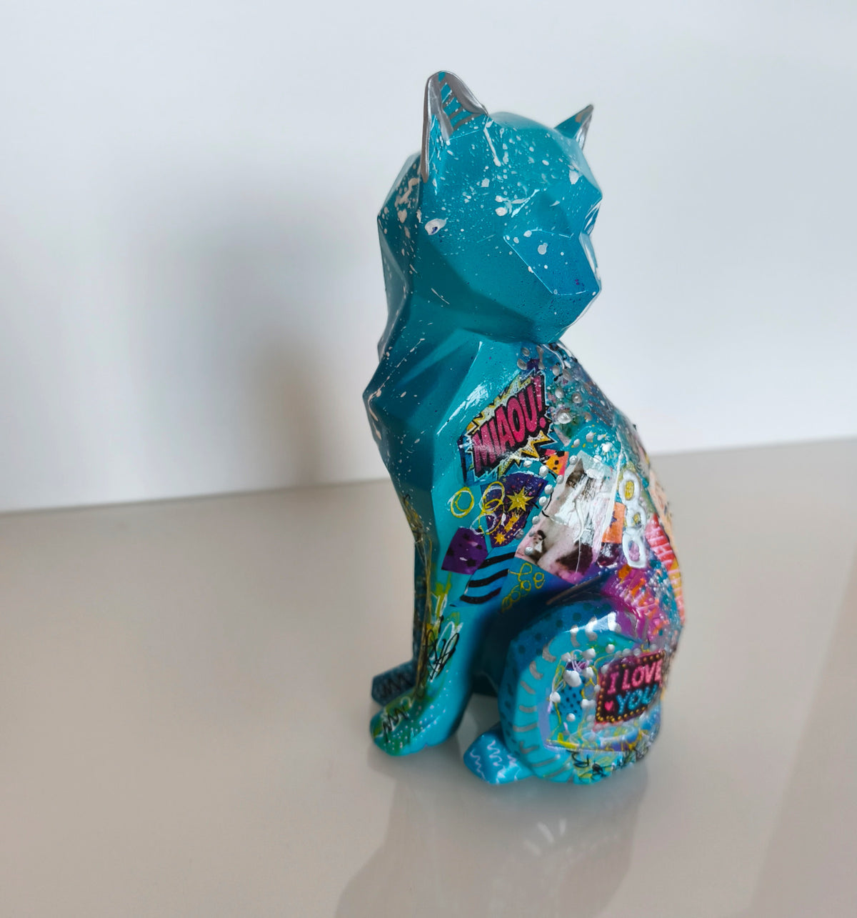 cat sculpture