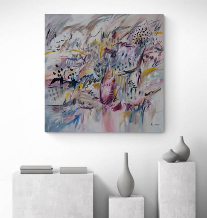 Un vent fort large abstract painting displayed in a contemporary living room