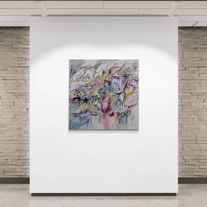Un vent fort large abstract painting displayed in a contemporary gallery